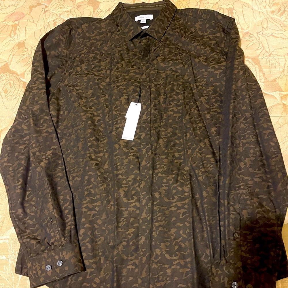 Calvin Klein Mens dress shirt in a size large camouflage green